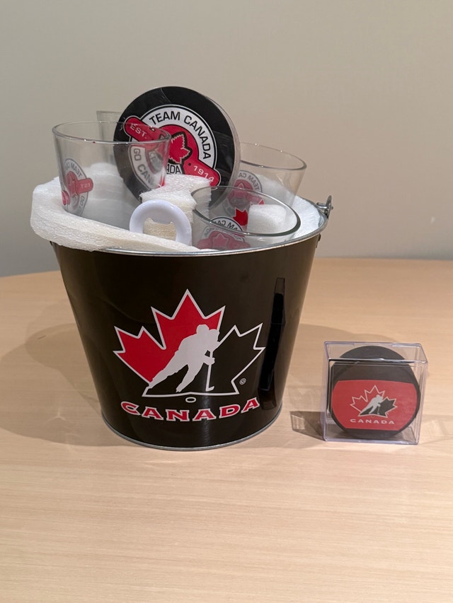 Team Canada Hockey Gift Set Bucket Glasses Coasters Puck