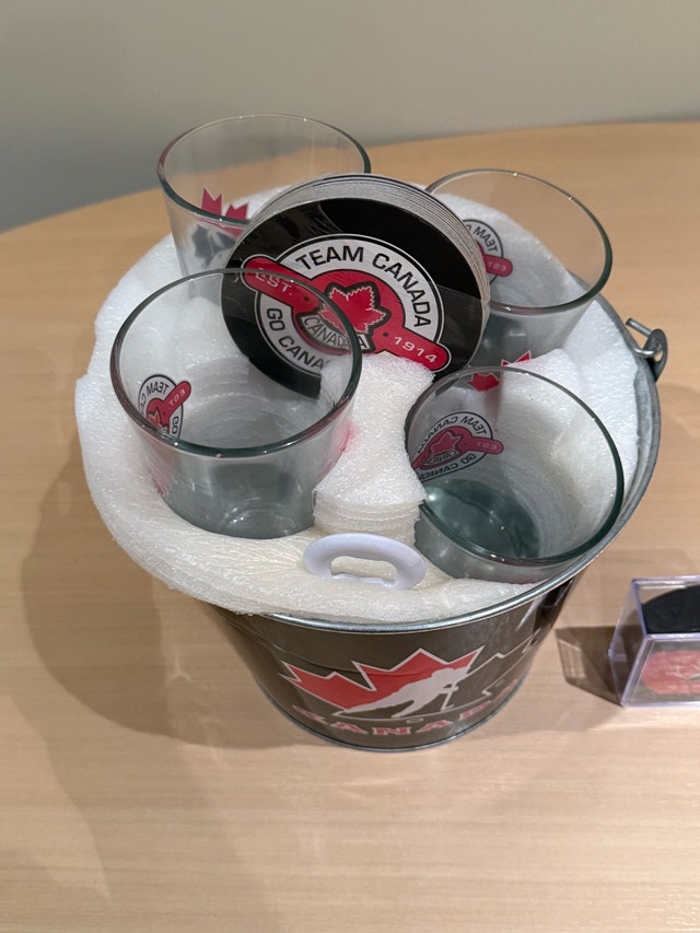 Team Canada Hockey Gift Set Bucket Glasses Coasters Puck - photo 2