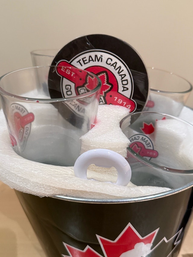 Team Canada Hockey Gift Set Bucket Glasses Coasters Puck - photo 3