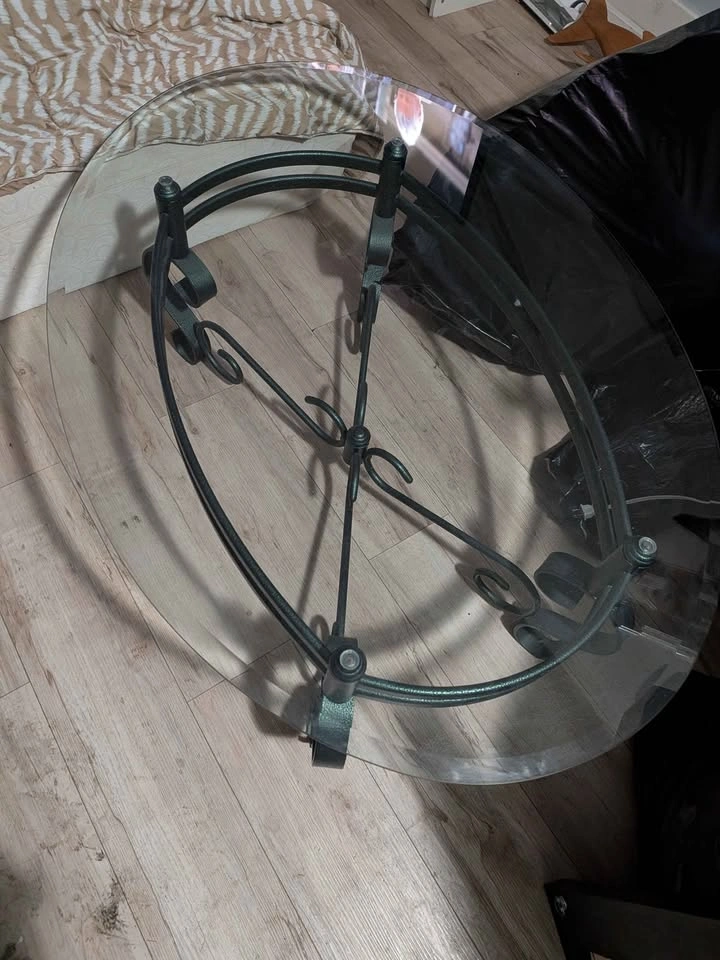Oval Glass Coffee Table - photo 2