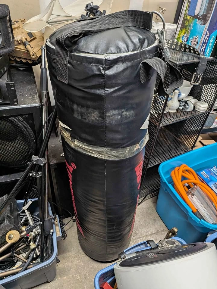Everlast Heavy Punching Bag + Stand Frame needs bolts