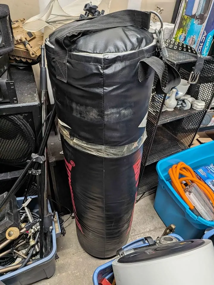 Everlast Heavy Punching Bag + Stand Frame needs bolts