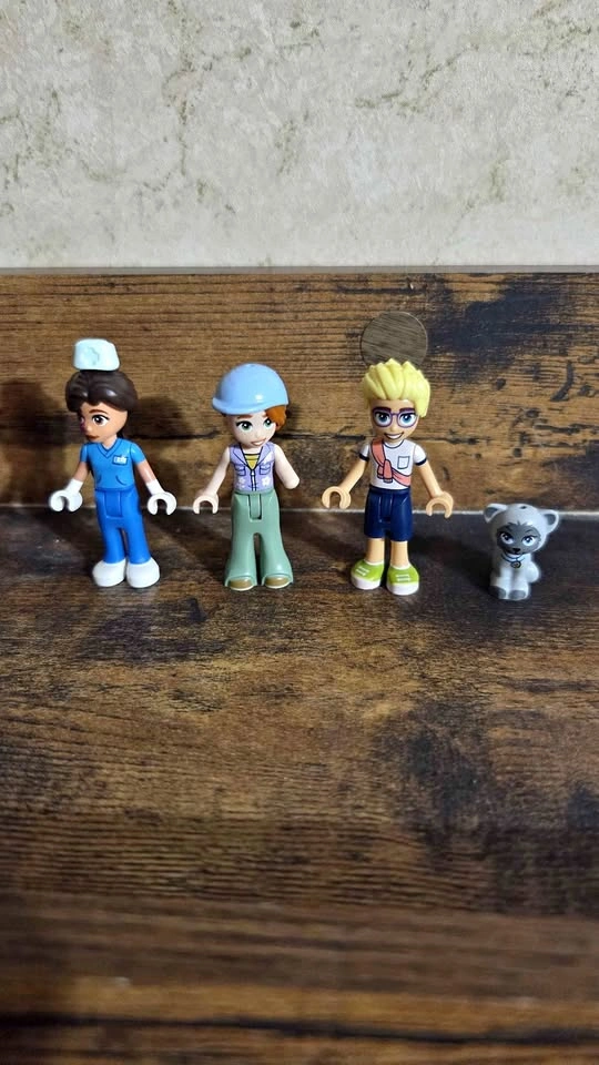 Lego friends figures