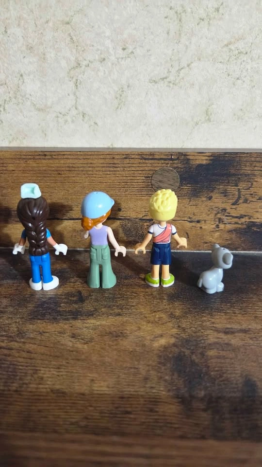Lego friends figures - photo 2