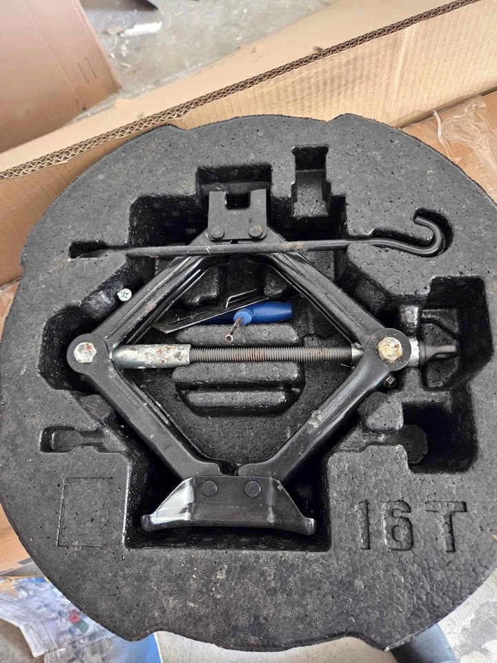 OEM Kia Spare Tire Jack & Tool Kit - Brand New