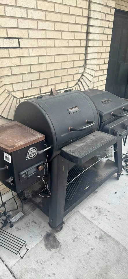 Pit Boss Wood Pellet Smoker Grill & Propane Griddle Combo