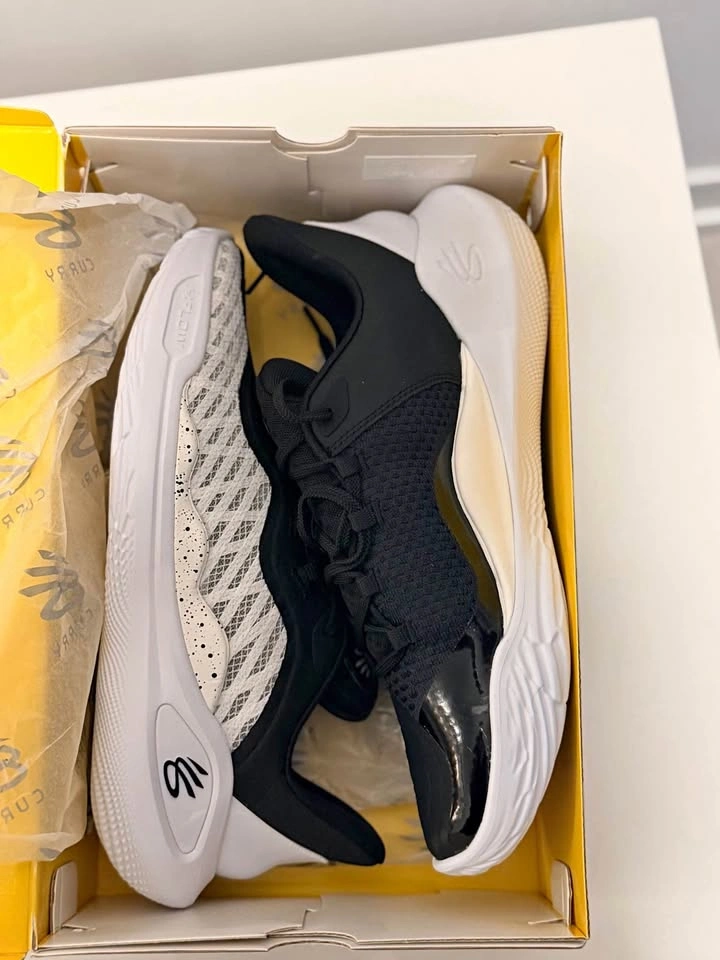 Under Armour Curry 11 Team Basketball Shoes - Men's 11 / Women's