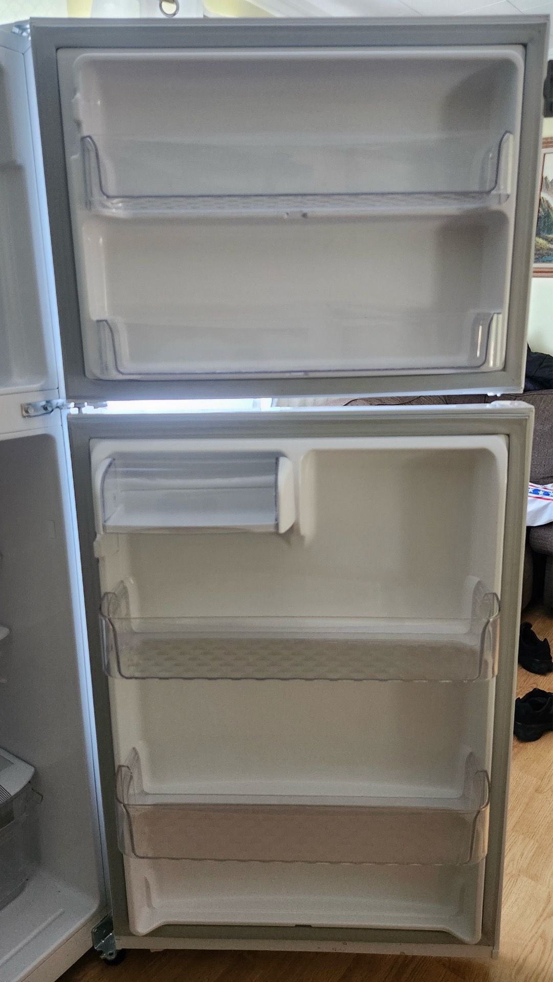 LG Refrigerator - photo 3