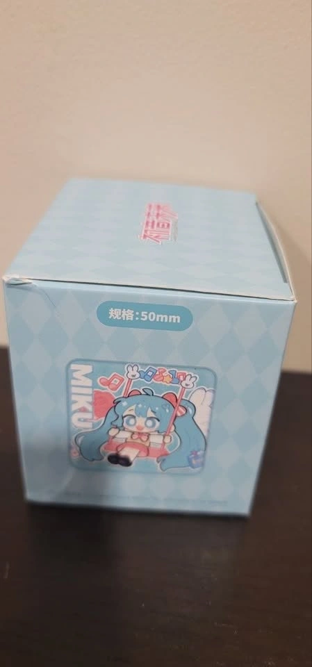Vocaloid Hatsune Miku Swingset with Friends Tin Badges Box of 7 - photo 2