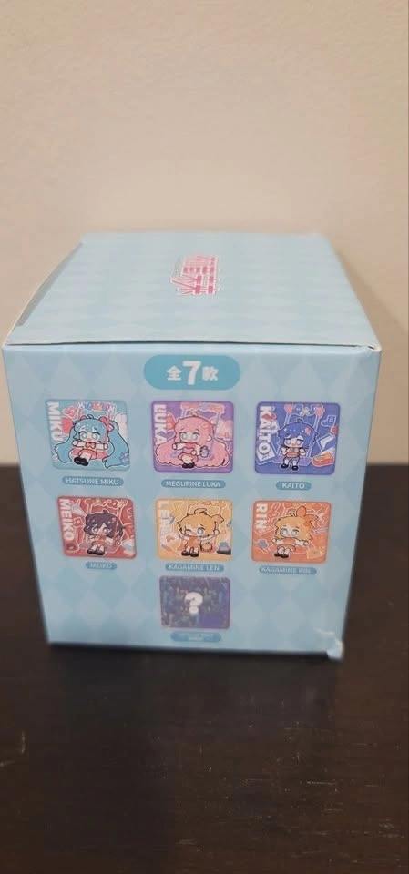 Vocaloid Hatsune Miku Swingset with Friends Tin Badges Box of 7 - photo 3