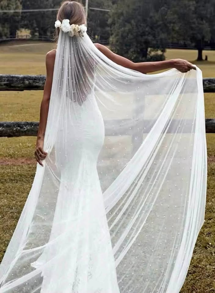 Floor Length Pearl Veil soft white & ivory