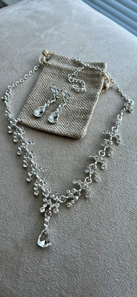 Bridal necklace & earrings set