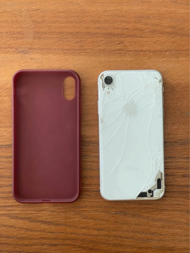White iPhone Xr with Case 64GB - photo 2