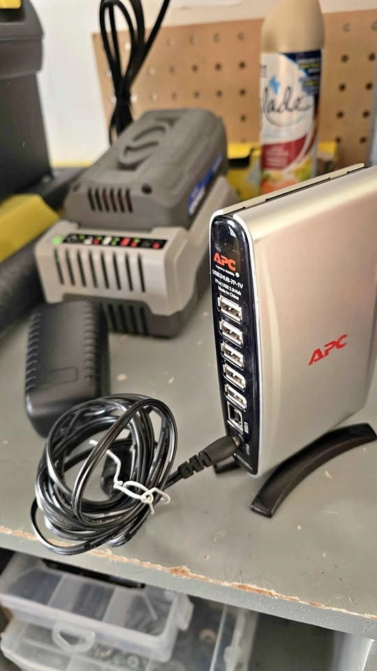 APC USB2HUB-7P-1V 7-Port USB 2.0 Hub
