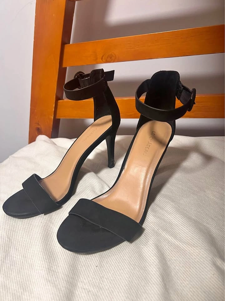 Black heels size 7 | LE CHÂTEAU