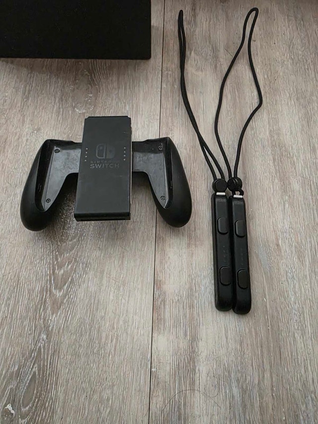 Nintendo Switch - photo 2
