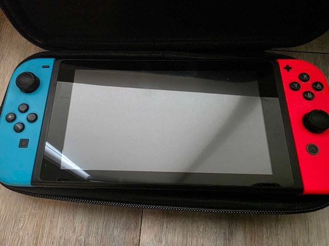 Nintendo Switch - photo 5