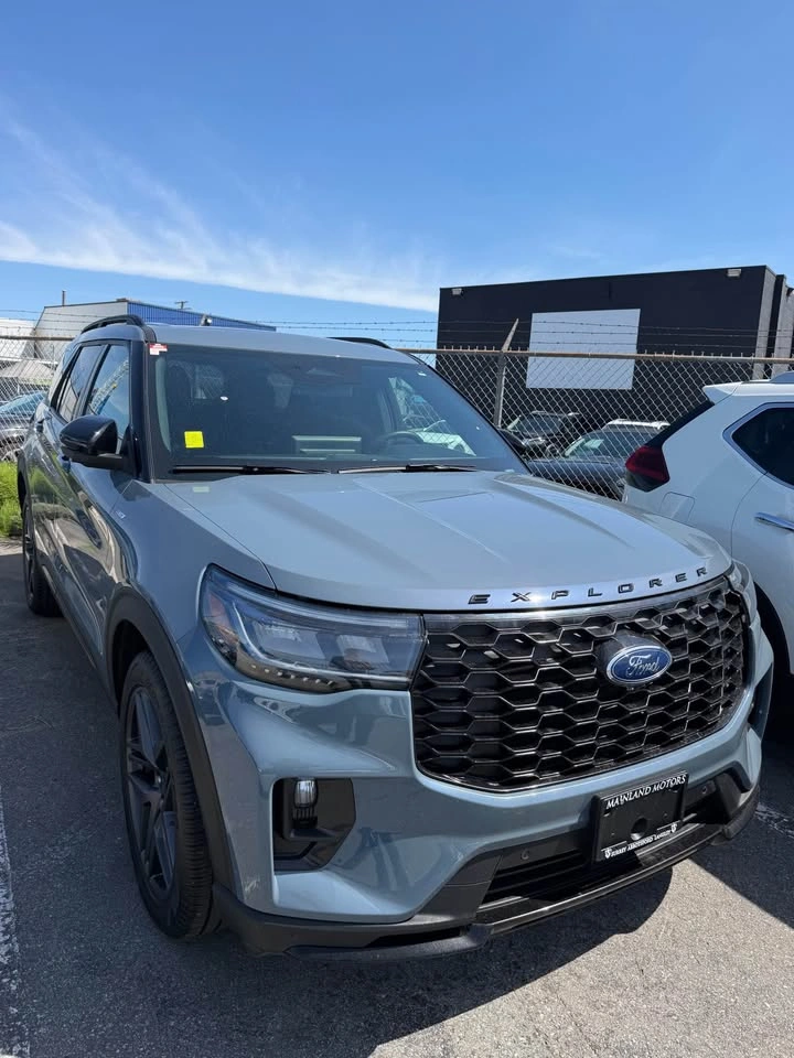 2025 Ford Explorer - photo 2