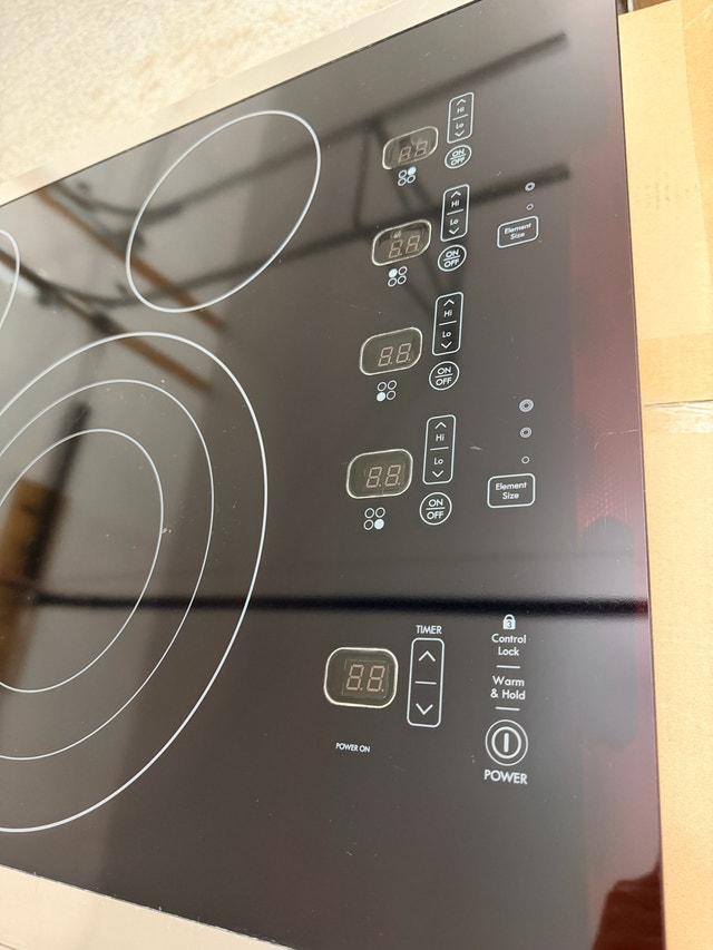 Kenmore Elite 30" Electric Cooktop - photo 4