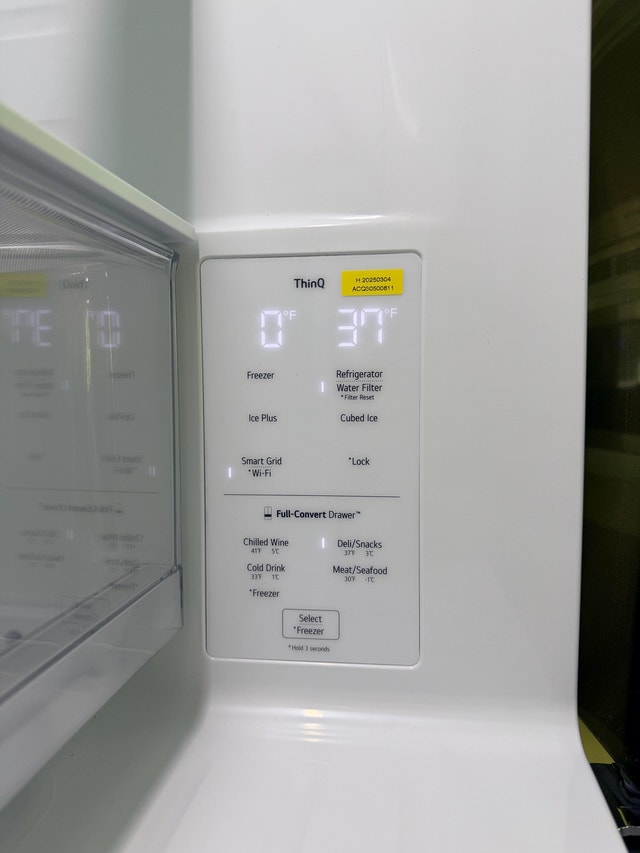 LG 36" French Door Refrigerator - 30 cu.ft. - photo 3
