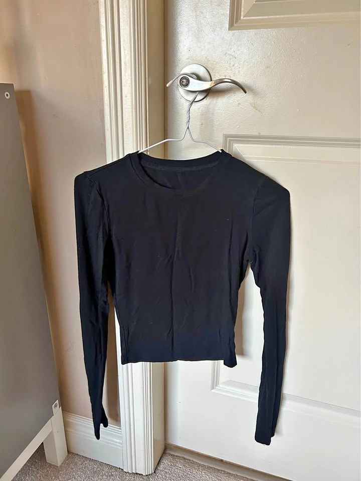 Black long sleeve crop top