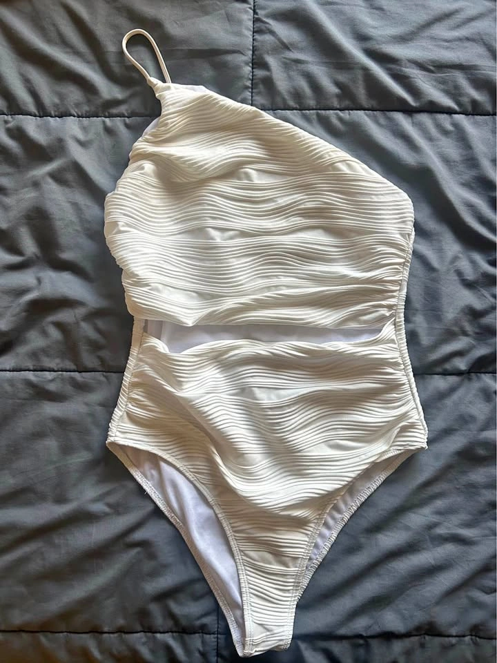 White one-shoulder cutout textured one-piece swimsuit L