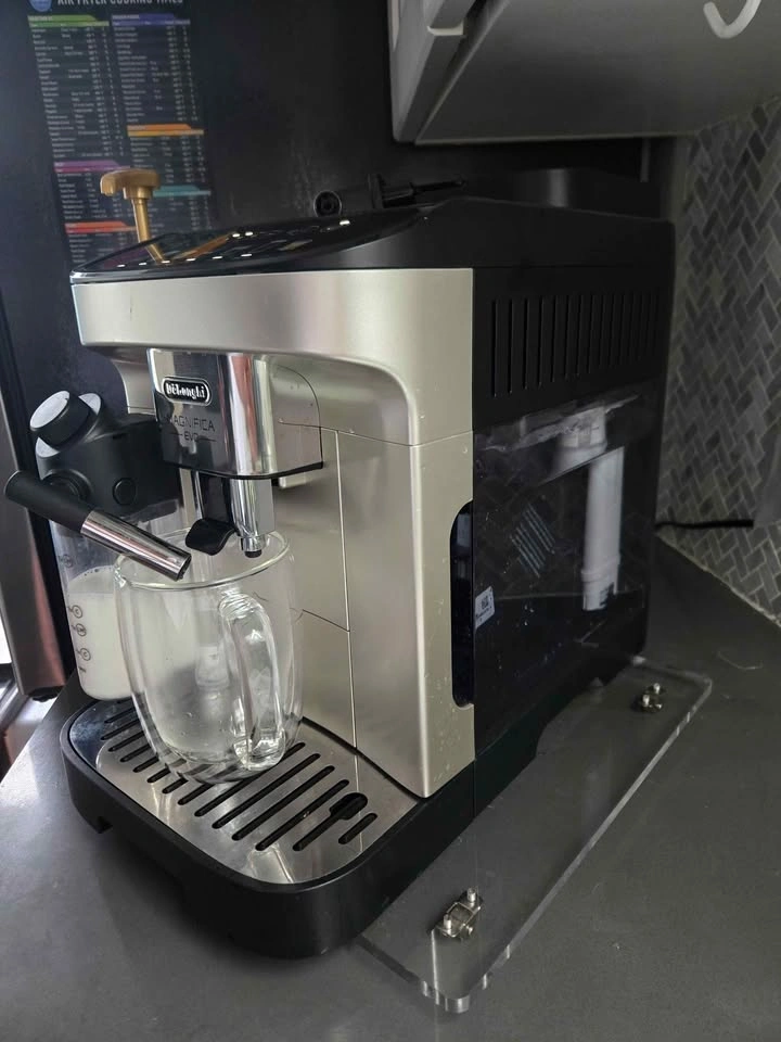 De'Longhi Magnifica Evo Espresso Machine w/ Auto Frother - photo 3