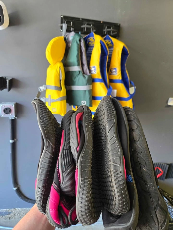 PFD/Life Jackets & Water Shoes - 2 Adult, 1 Youth, 1 Kid - photo 4