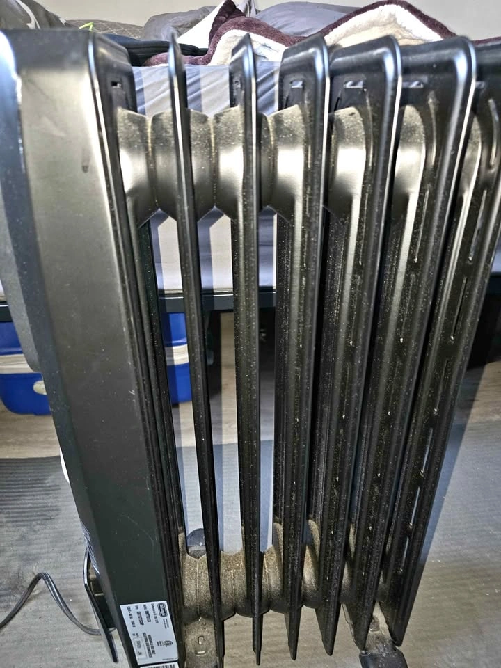 DeLonghi Safeheat Oil-Filled Radiator Heater