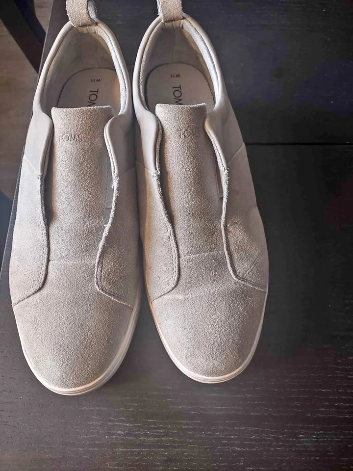 TOMS Suede Slip-On Shoes W11