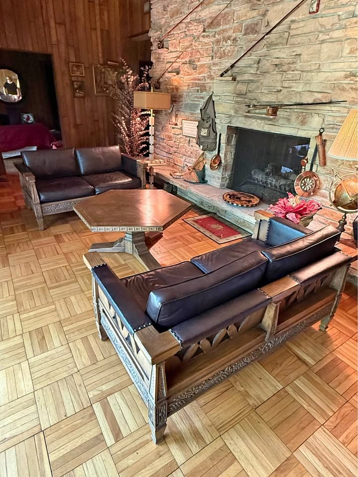 2 Romweber Viking Oak Leather Loveseats