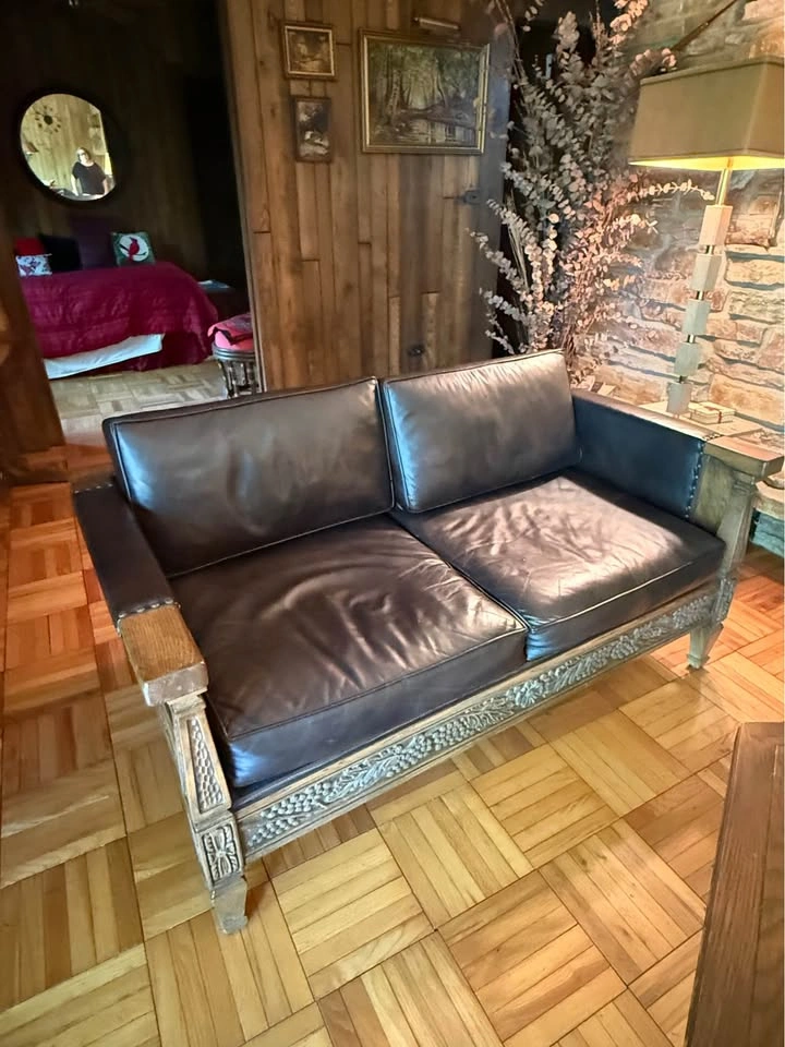 2 Romweber Viking Oak Leather Loveseats - photo 2