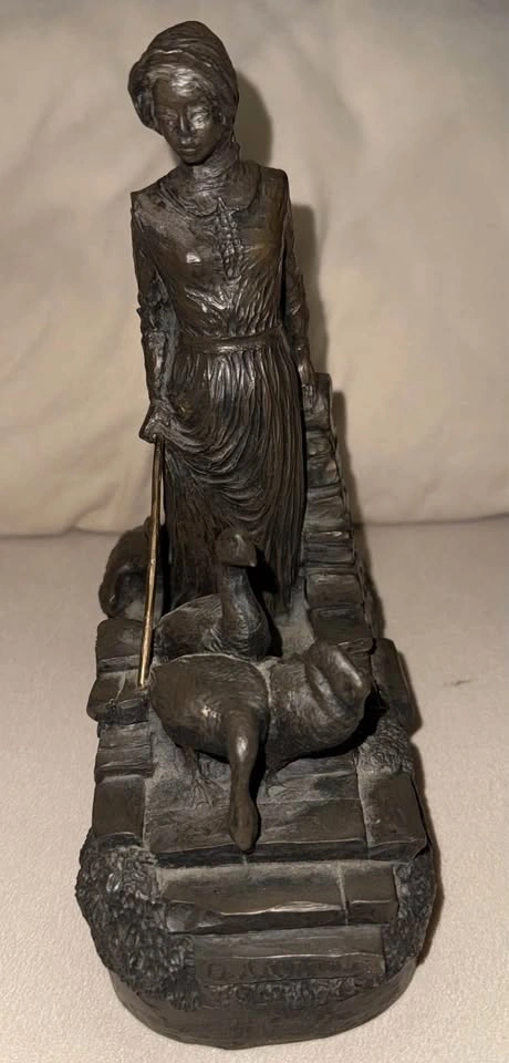 The Goose Girl Statue - photo 2