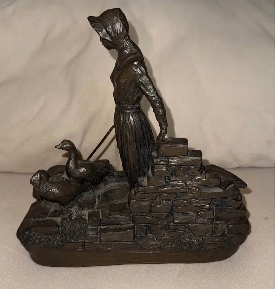 The Goose Girl Statue - photo 3