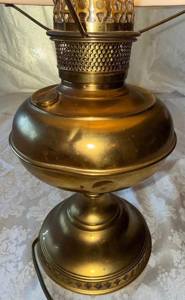 Rayo Electric Lamp w/ Opal Tam-O-Shanter Milk Glass Shade - photo 3