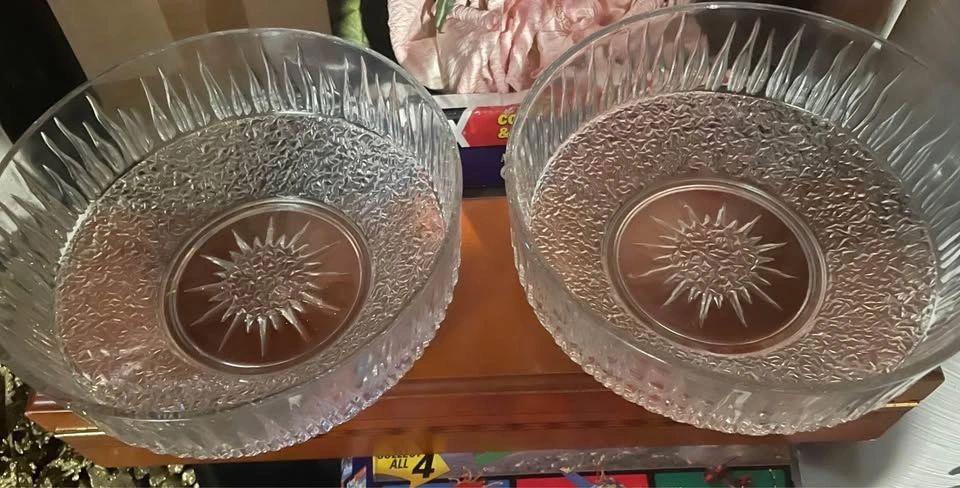 Pair of pretty 20" wide glass bowls, excellent condition - photo 2
