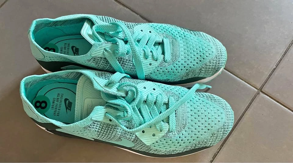 New Nike Runners, Women's 8