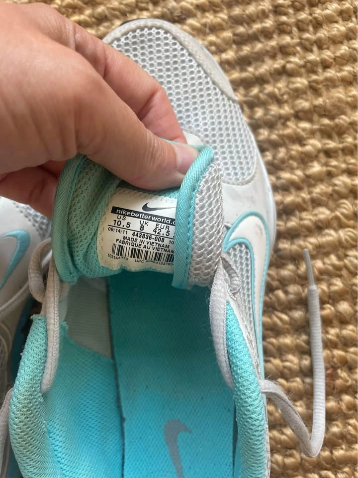 Worn once Nike running shoes, women’s 10 - photo 2
