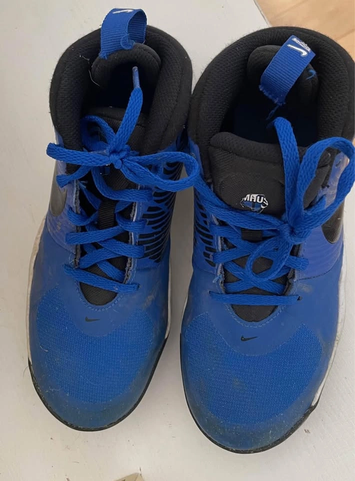 Nike basketball shoes, youth size 4 - photo 2