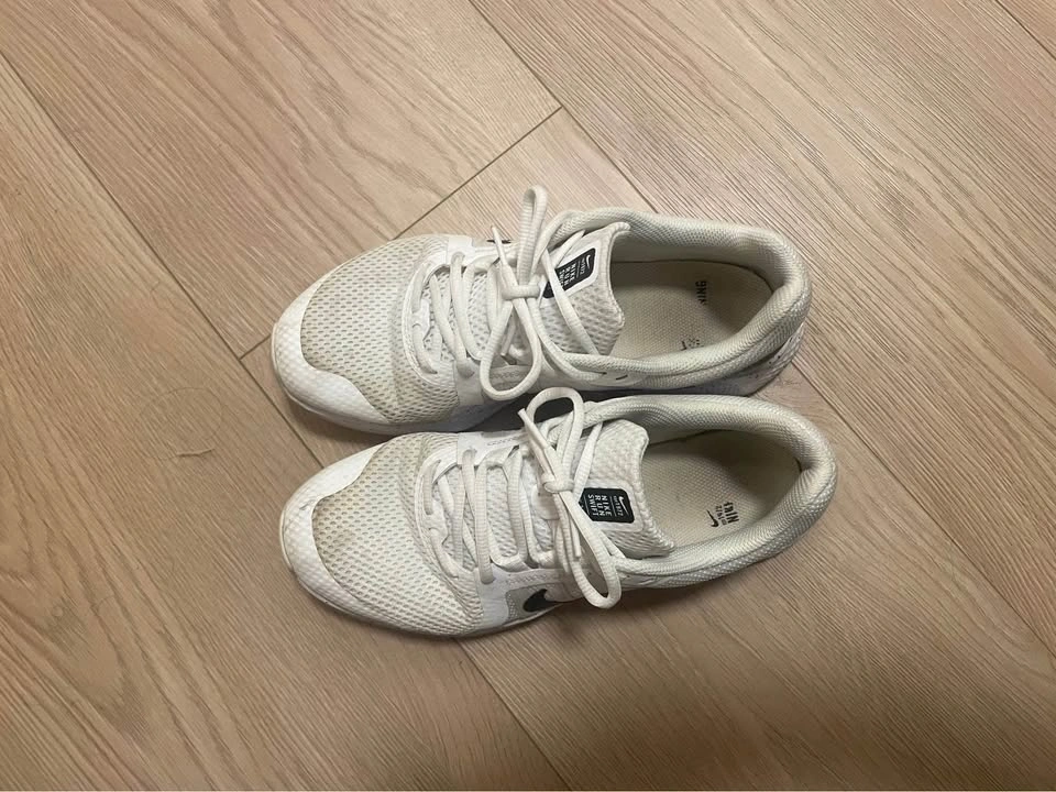 Nike running shoes, women’s 9.5 good condition