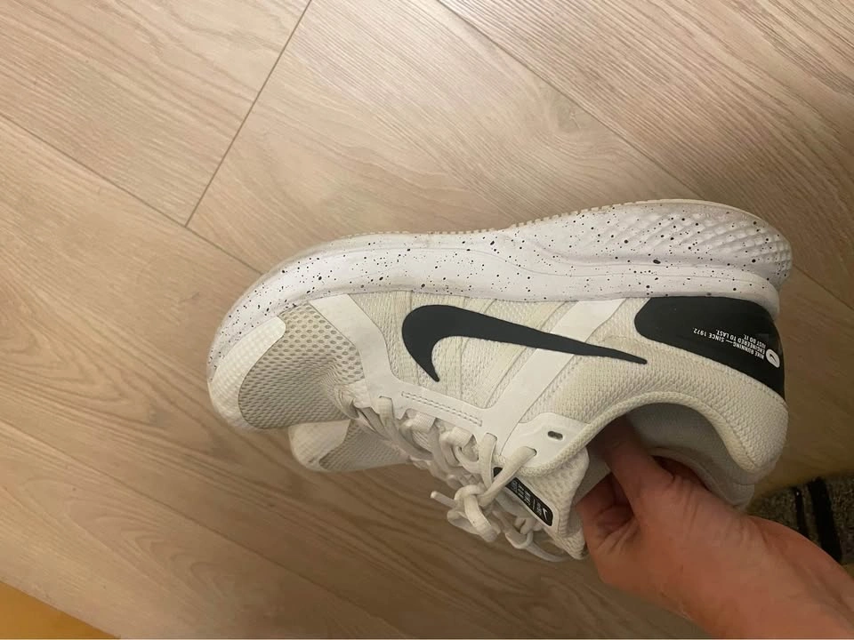 Nike running shoes, women’s 9.5 good condition - photo 2