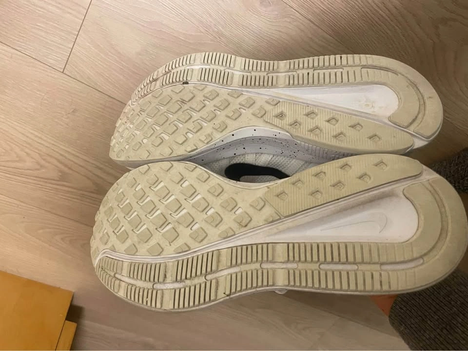 Nike running shoes, women’s 9.5 good condition - photo 4