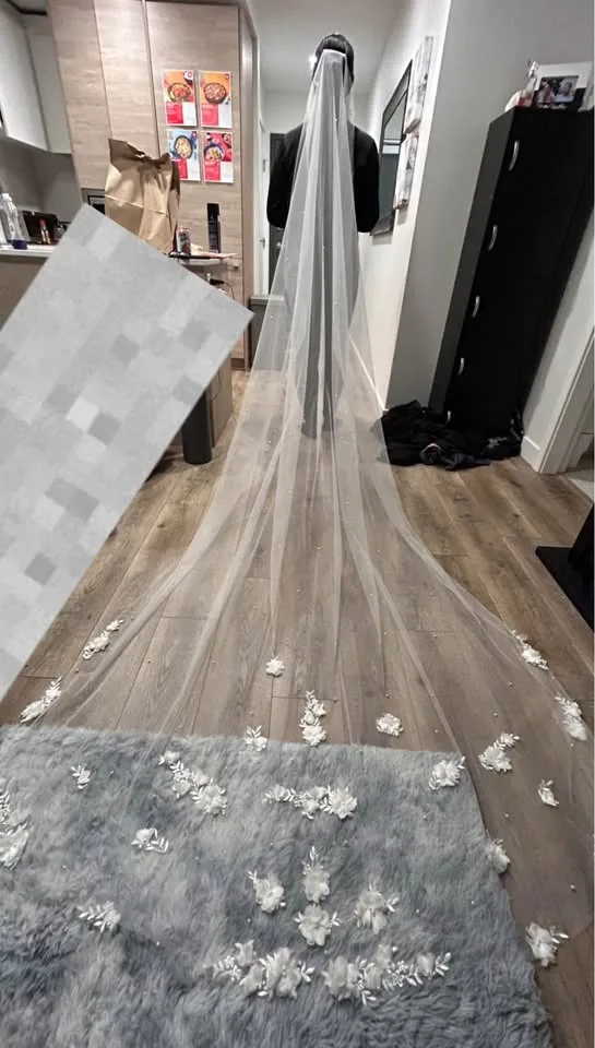 Raw Edge Cathedral Floral Pearl Veil image indicator(3)