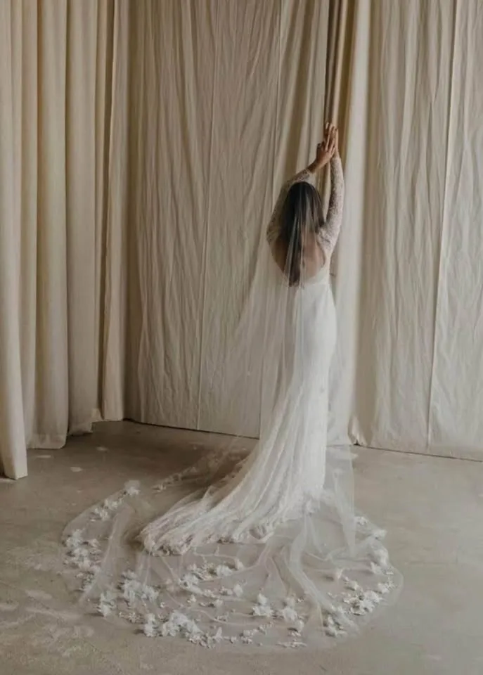 Raw Edge Cathedral Floral Pearl Veil image indicator(6)