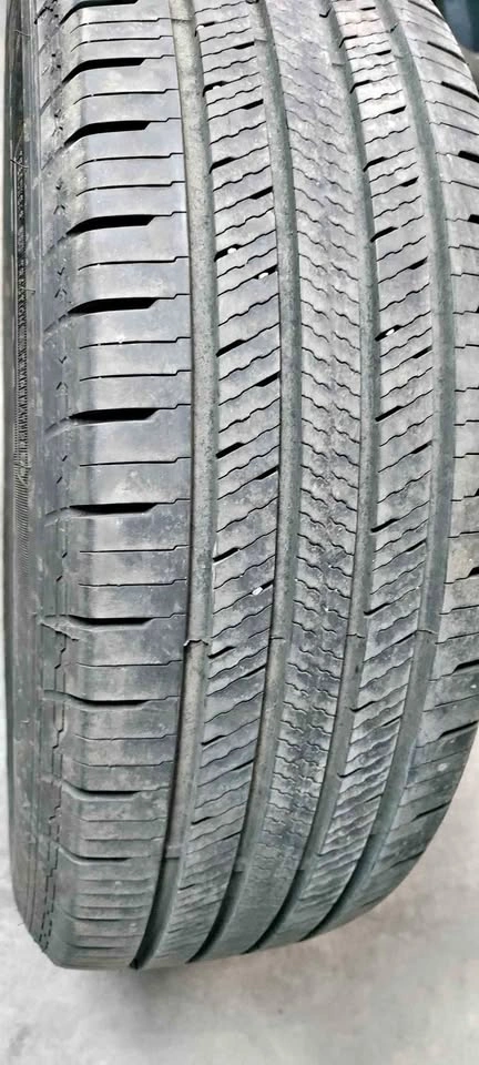 235/65R18 Motomaster Allseasons Tire