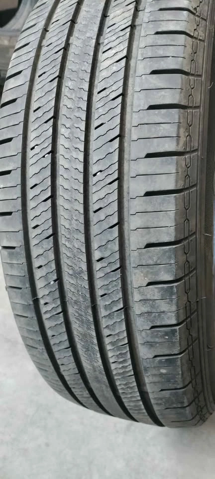 235/65R18 Motomaster Allseasons Tire - photo 2