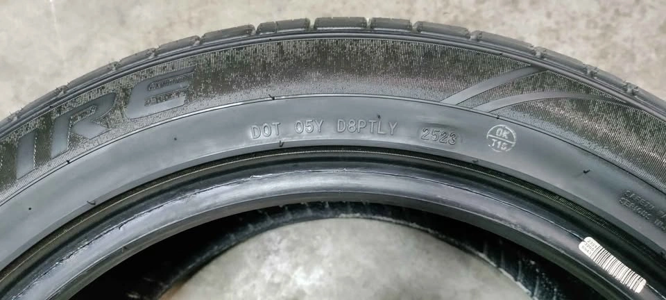 225/65R17 Allseasons Tire - photo 3