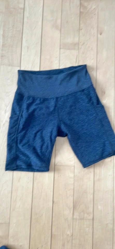 Womens medium Kirkland Athletic Biker Shorts