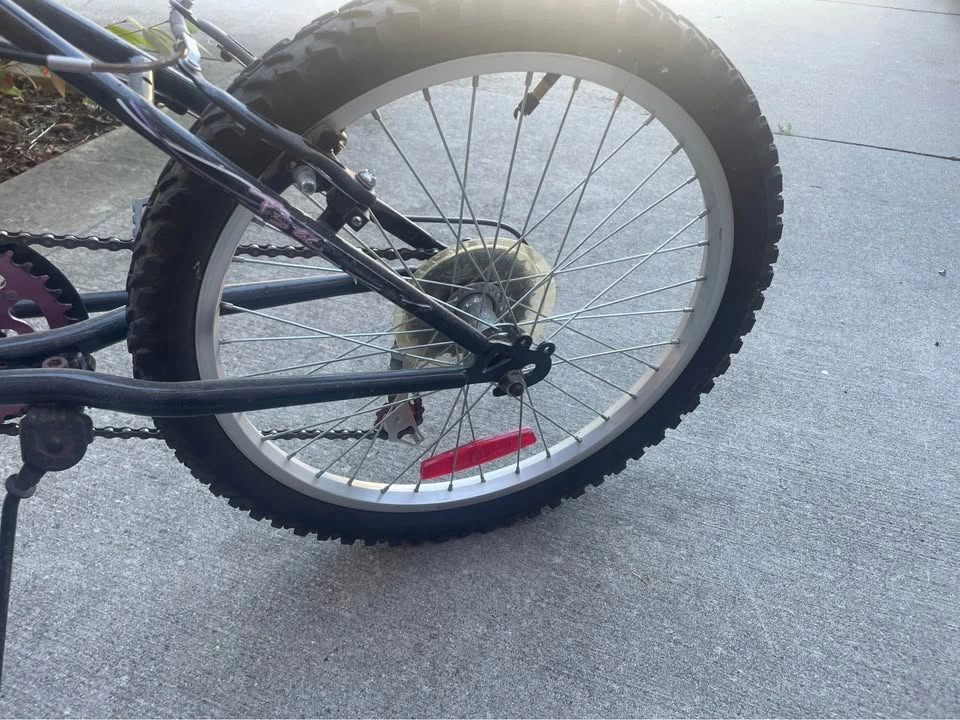 Kids 20" Tire Size 6 Gear Bike, Good Condition - photo 2
