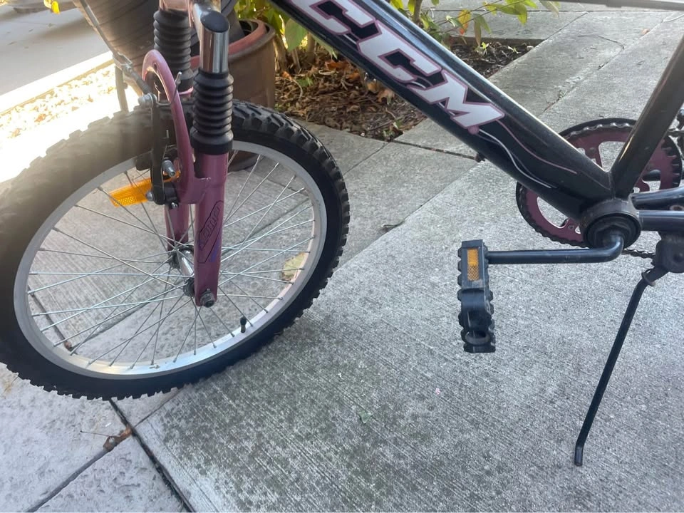 Kids 20" Tire Size 6 Gear Bike, Good Condition - photo 3